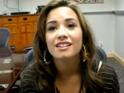DEMI LOVATO VIP MEETING AT 8-1-10 5264