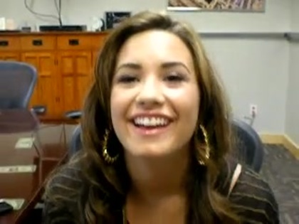 DEMI LOVATO VIP MEETING AT 8-1-10 5362