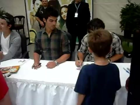 Meeting the Jonas Brothers and Demi Lovato at Walmart 0003
