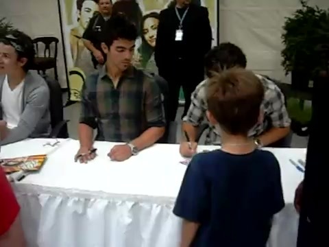 Meeting the Jonas Brothers and Demi Lovato at Walmart 0005