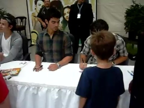 Meeting the Jonas Brothers and Demi Lovato at Walmart 0009