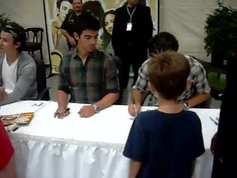 Meeting the Jonas Brothers and Demi Lovato at Walmart 0011