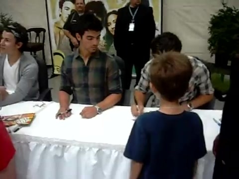 Meeting the Jonas Brothers and Demi Lovato at Walmart 0015