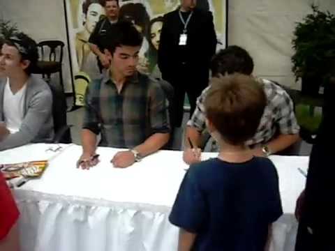 Meeting the Jonas Brothers and Demi Lovato at Walmart 0022