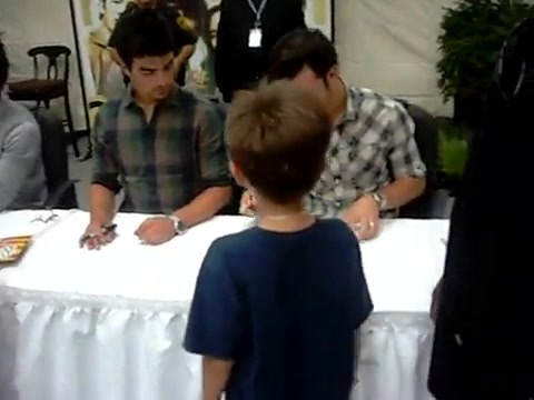 Meeting the Jonas Brothers and Demi Lovato at Walmart 0055 - Demilush - Meeting the Jonas Brothers and Demi Lovato at Walmart Part oo1