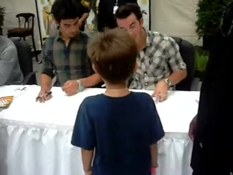 Meeting the Jonas Brothers and Demi Lovato at Walmart 0070 - Demilush - Meeting the Jonas Brothers and Demi Lovato at Walmart Part oo1