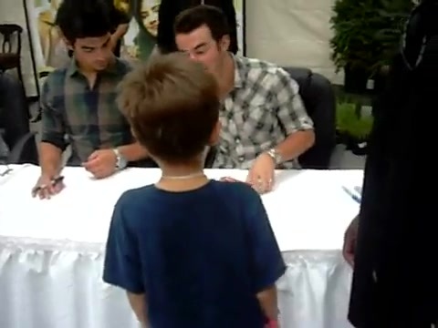 Meeting the Jonas Brothers and Demi Lovato at Walmart 0101