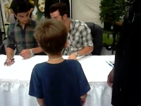 Meeting the Jonas Brothers and Demi Lovato at Walmart 0108