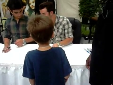 Meeting the Jonas Brothers and Demi Lovato at Walmart 0111