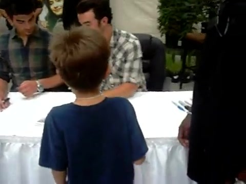 Meeting the Jonas Brothers and Demi Lovato at Walmart 0117