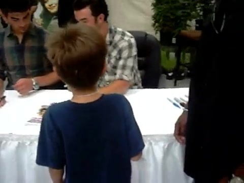 Meeting the Jonas Brothers and Demi Lovato at Walmart 0119