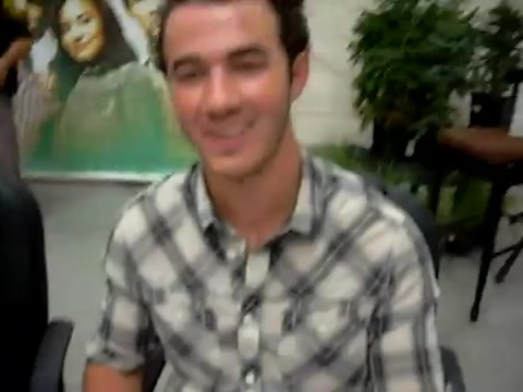 Meeting the Jonas Brothers and Demi Lovato at Walmart 0625