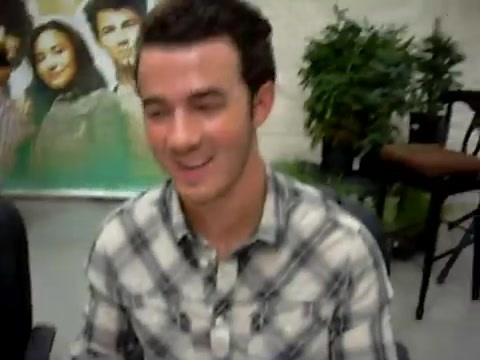 Meeting the Jonas Brothers and Demi Lovato at Walmart 0629