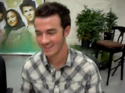 Meeting the Jonas Brothers and Demi Lovato at Walmart 0631