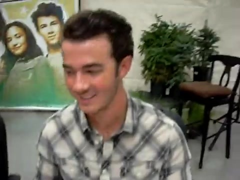 Meeting the Jonas Brothers and Demi Lovato at Walmart 0633