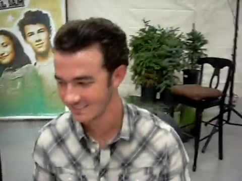 Meeting the Jonas Brothers and Demi Lovato at Walmart 0637