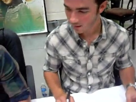 Meeting the Jonas Brothers and Demi Lovato at Walmart 0677