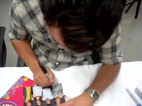 Meeting the Jonas Brothers and Demi Lovato at Walmart 0400