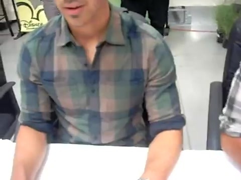 Meeting the Jonas Brothers and Demi Lovato at Walmart 1054
