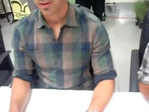Meeting the Jonas Brothers and Demi Lovato at Walmart 1056