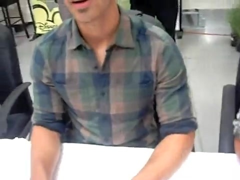 Meeting the Jonas Brothers and Demi Lovato at Walmart 1066