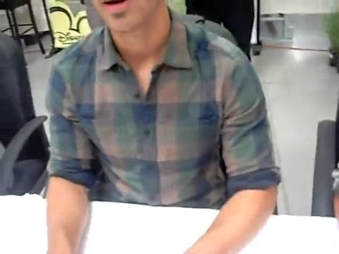 Meeting the Jonas Brothers and Demi Lovato at Walmart 1068