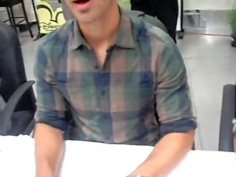 Meeting the Jonas Brothers and Demi Lovato at Walmart 1072