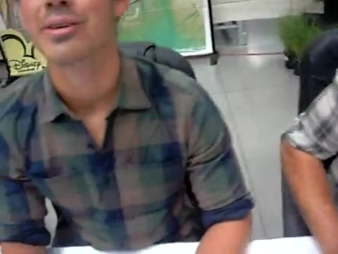 Meeting the Jonas Brothers and Demi Lovato at Walmart 0769