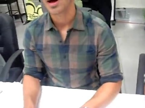 Meeting the Jonas Brothers and Demi Lovato at Walmart 1076 - Demilush - Meeting the Jonas Brothers and Demi Lovato at Walmart Part oo3