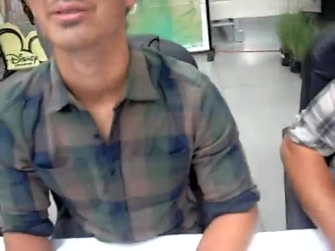 Meeting the Jonas Brothers and Demi Lovato at Walmart 0778