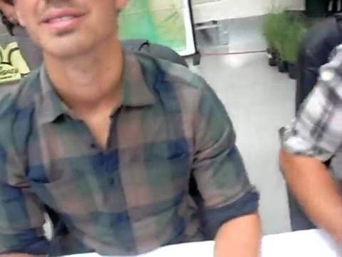 Meeting the Jonas Brothers and Demi Lovato at Walmart 0797