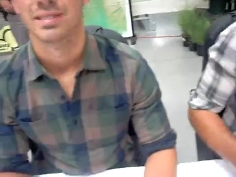 Meeting the Jonas Brothers and Demi Lovato at Walmart 0810