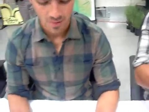 Meeting the Jonas Brothers and Demi Lovato at Walmart 0831