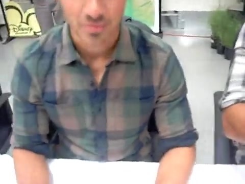 Meeting the Jonas Brothers and Demi Lovato at Walmart 0835