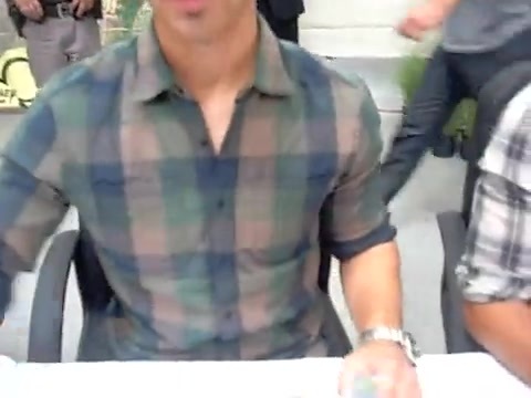 Meeting the Jonas Brothers and Demi Lovato at Walmart 1140 - Demilush - Meeting the Jonas Brothers and Demi Lovato at Walmart Part oo3