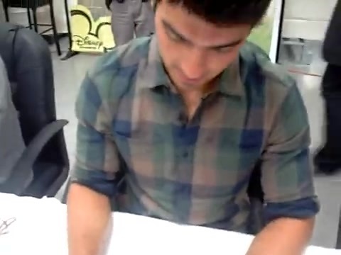 Meeting the Jonas Brothers and Demi Lovato at Walmart 0895 - Demilush - Meeting the Jonas Brothers and Demi Lovato at Walmart Part oo2