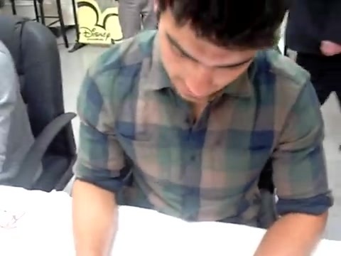 Meeting the Jonas Brothers and Demi Lovato at Walmart 0914 - Demilush - Meeting the Jonas Brothers and Demi Lovato at Walmart Part oo2