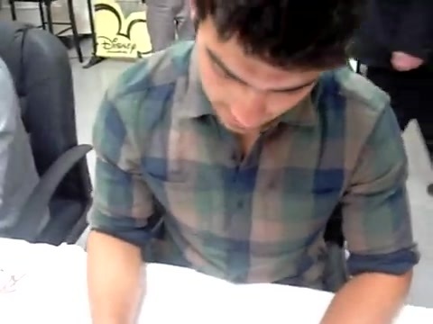 Meeting the Jonas Brothers and Demi Lovato at Walmart 0915 - Demilush - Meeting the Jonas Brothers and Demi Lovato at Walmart Part oo2