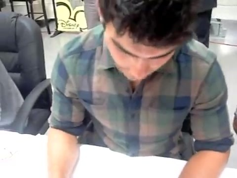 Meeting the Jonas Brothers and Demi Lovato at Walmart 0965 - Demilush - Meeting the Jonas Brothers and Demi Lovato at Walmart Part oo2