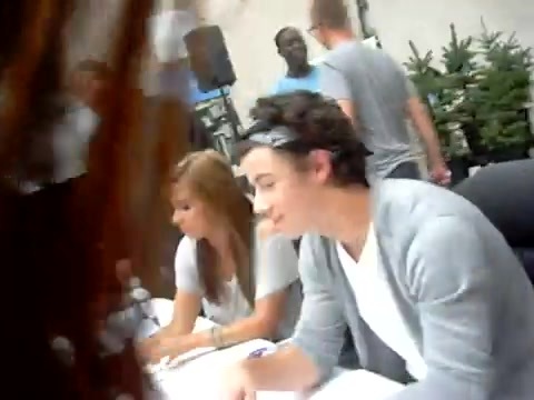 Meeting the Jonas Brothers and Demi Lovato at Walmart 1290