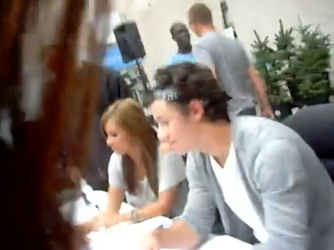 Meeting the Jonas Brothers and Demi Lovato at Walmart 1293