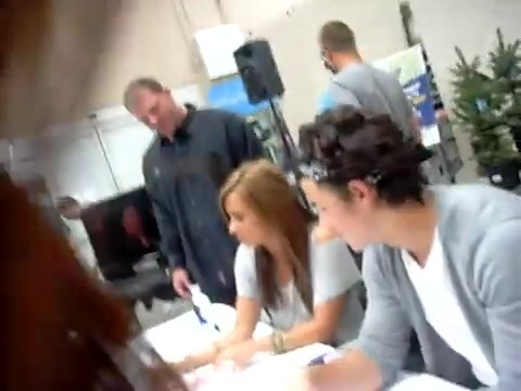 Meeting the Jonas Brothers and Demi Lovato at Walmart 1306 - Demilush - Meeting the Jonas Brothers and Demi Lovato at Walmart Part oo3