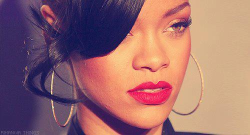 560353_304352939635410_148451948558844_742441_611803273_n - Rihanna 1