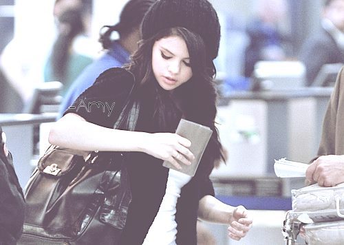 546048_423138304381349_158604487501400_1497211_76447489_n - Selena Gomez 5