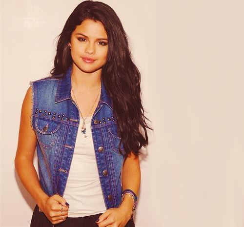 554698_365792863476389_119049044817440_887471_139963_n - Selena Gomez 5