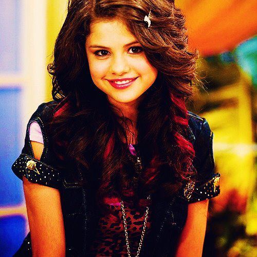 558600_435090626519450_158604487501400_1528794_1957300220_n - Selena Gomez 5