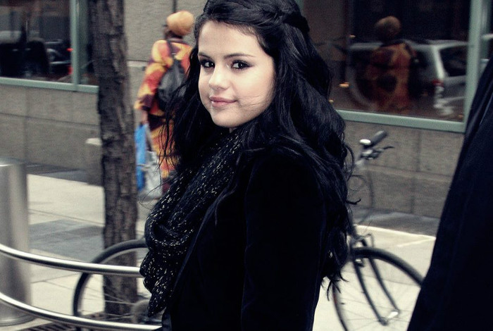 558736_338953012827041_119049044817440_827366_639030777_n - Selena Gomez 5