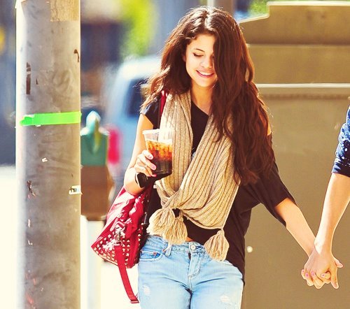 574841_389094784454719_343566059007592_1223711_848471273_n - Selena Gomez 5