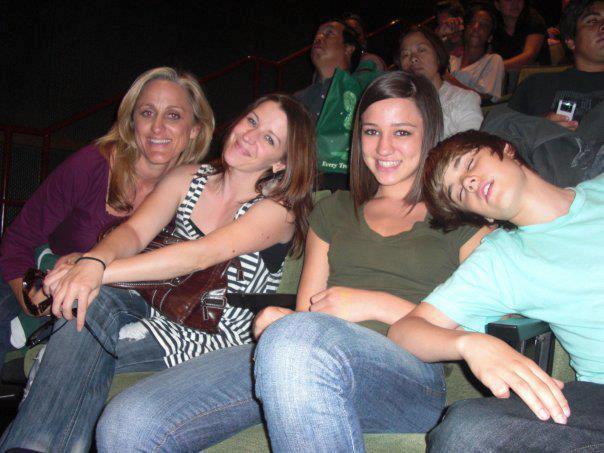 399064_236569879784759_1439189398_n - Justin Bieber 5