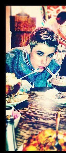 538538_239404186157186_299027041_n - Justin Bieber 5